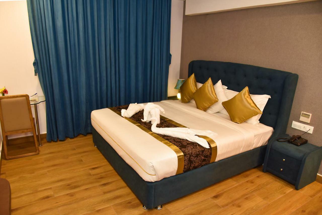 Silver Oak Hotel Mysore Extérieur photo