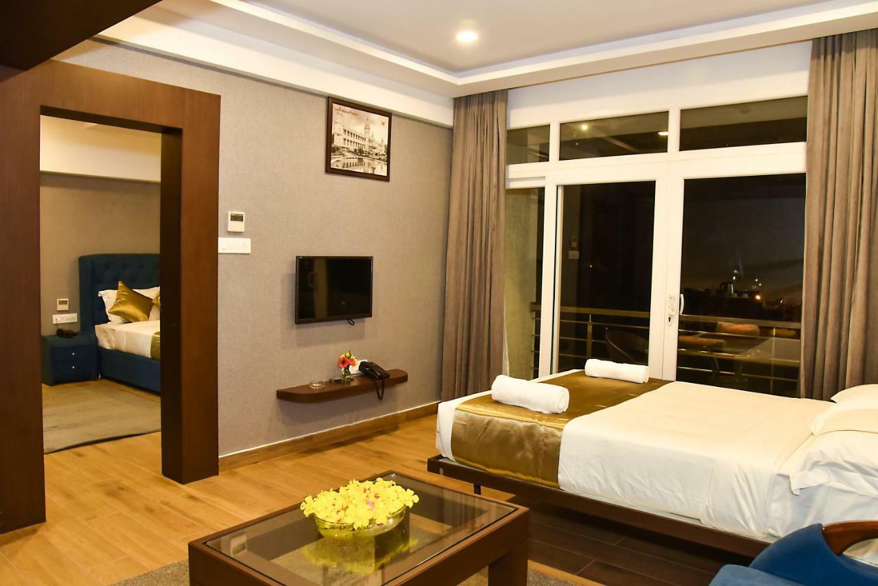 Silver Oak Hotel Mysore Extérieur photo