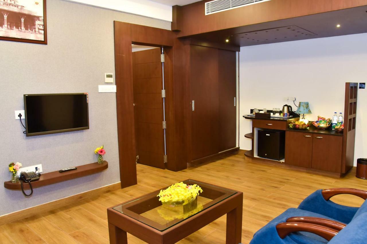 Silver Oak Hotel Mysore Extérieur photo