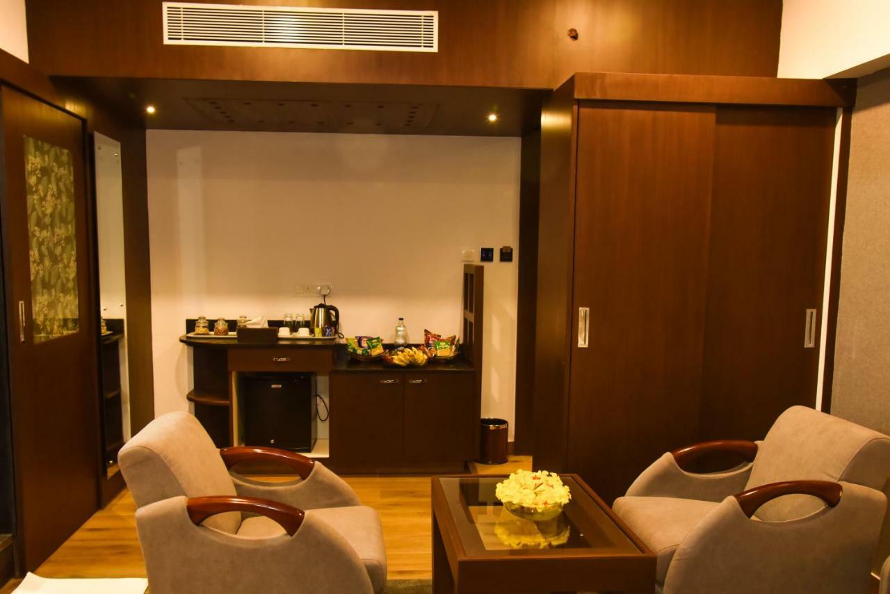 Silver Oak Hotel Mysore Extérieur photo