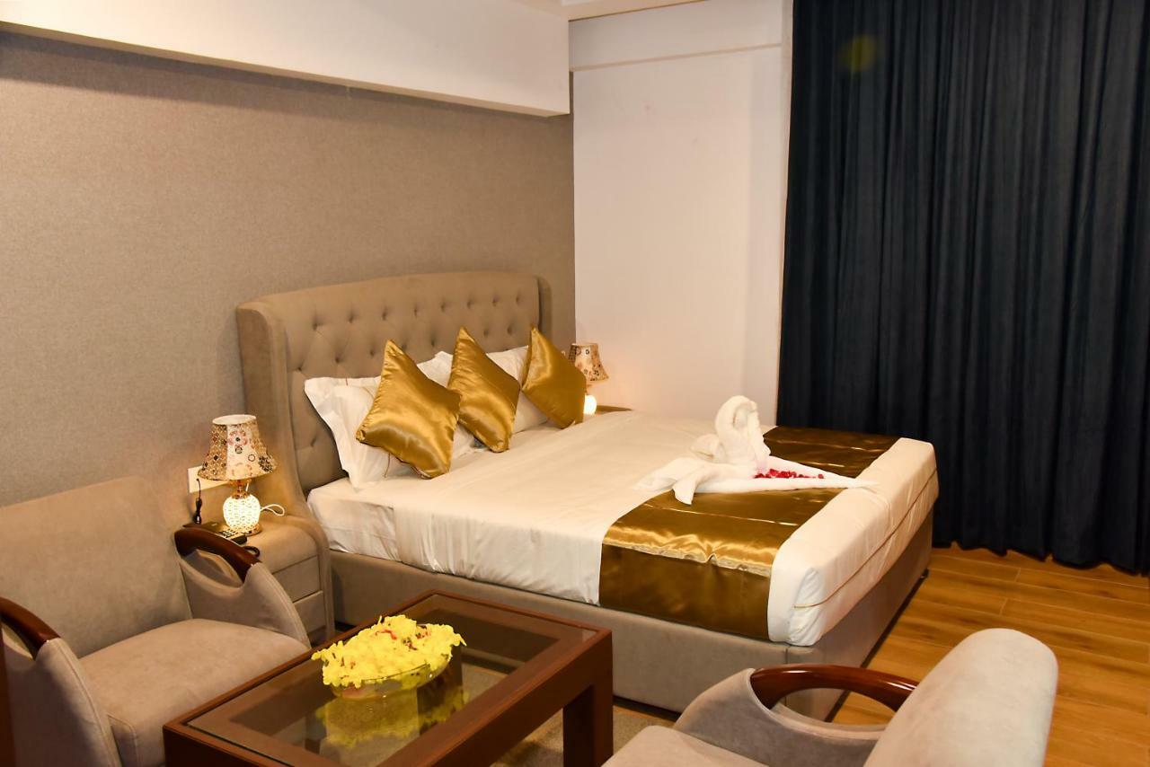 Silver Oak Hotel Mysore Extérieur photo