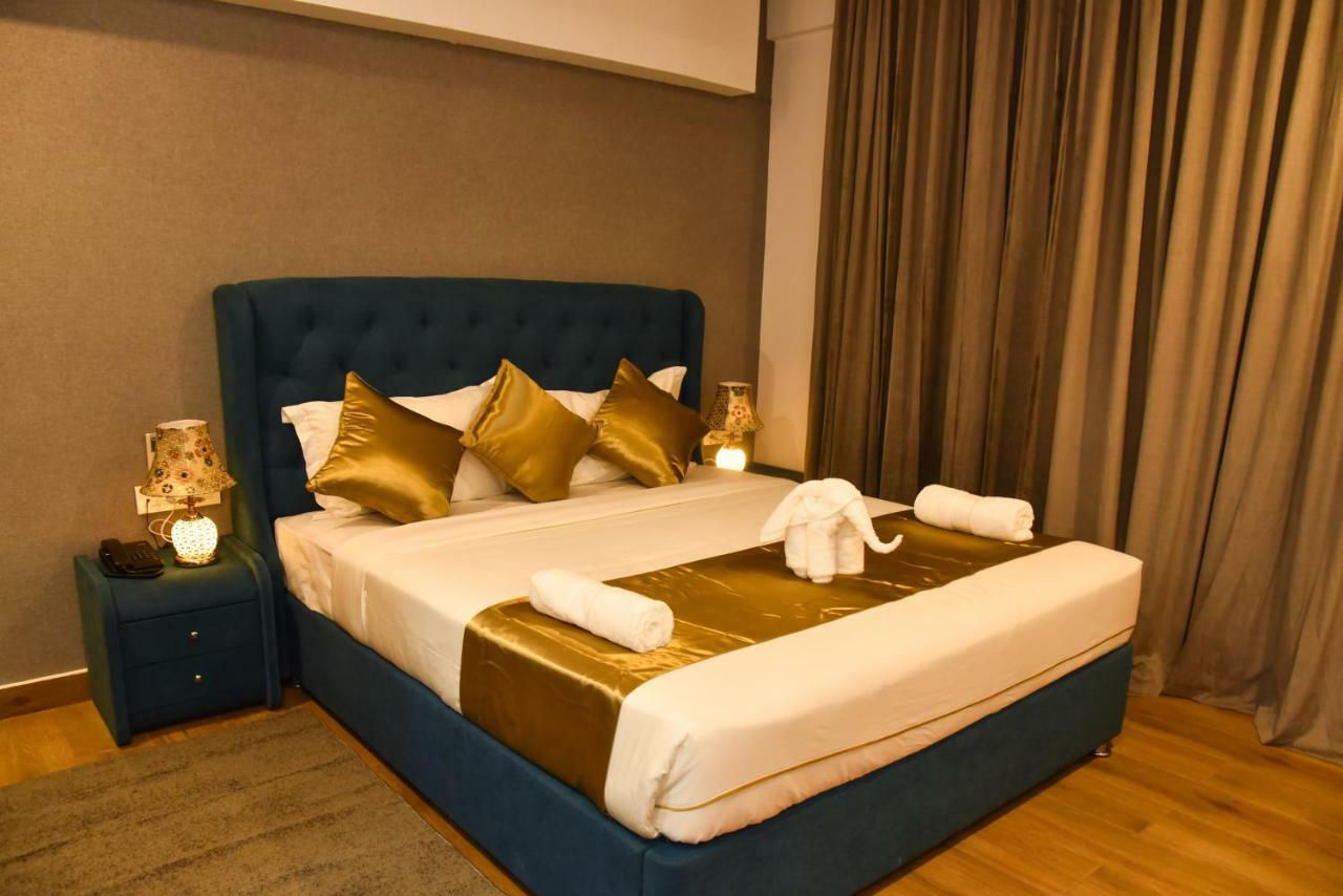 Silver Oak Hotel Mysore Extérieur photo