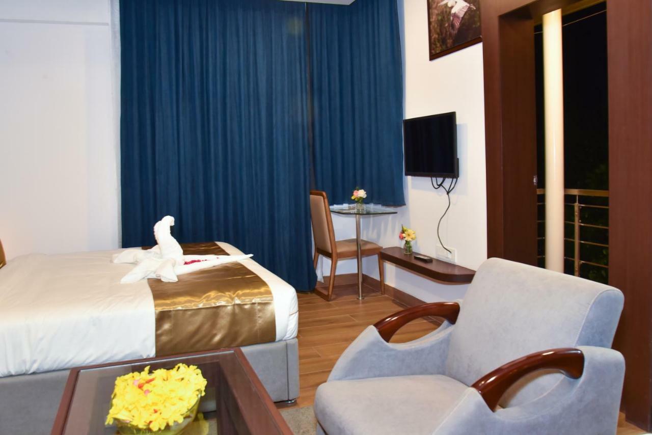 Silver Oak Hotel Mysore Extérieur photo
