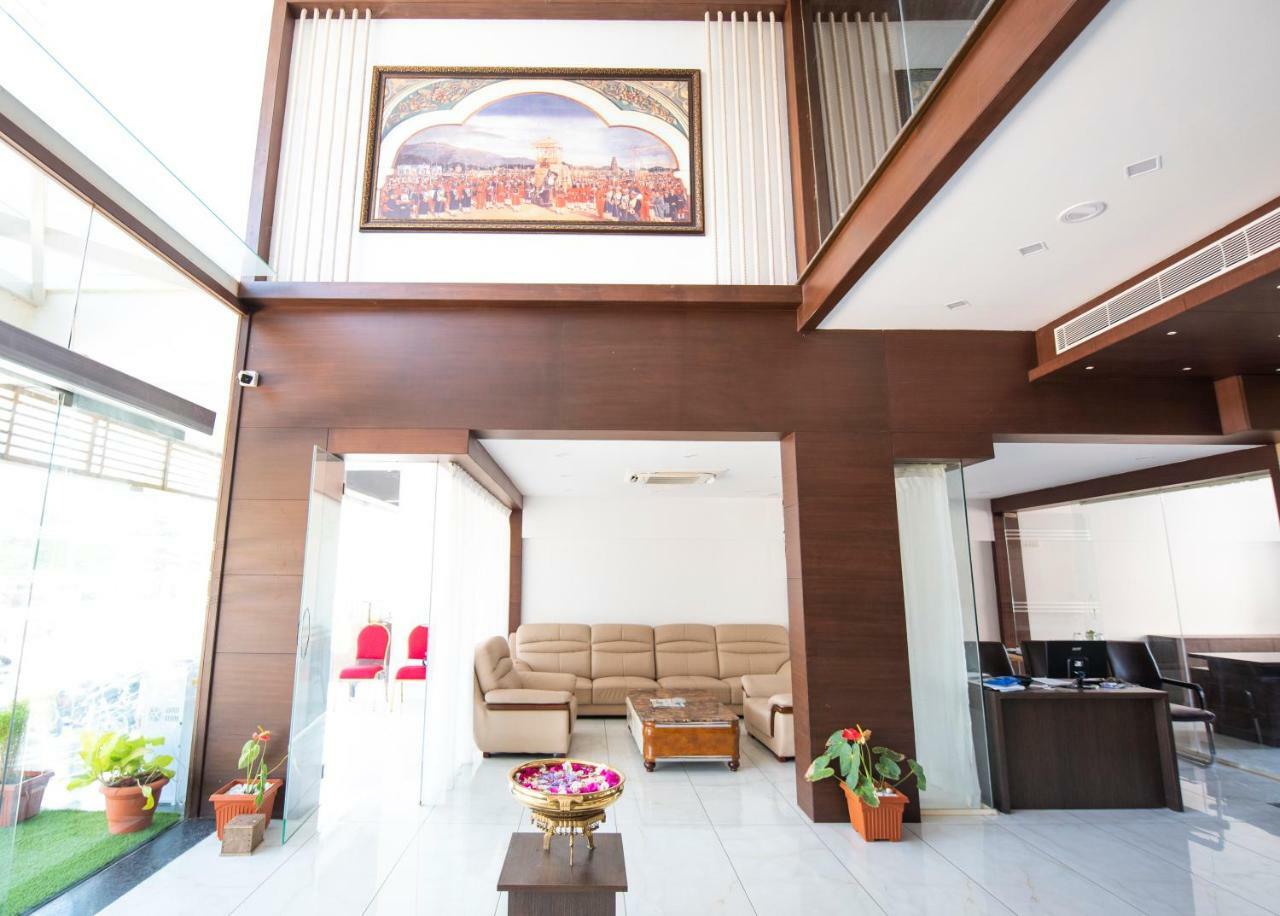 Silver Oak Hotel Mysore Extérieur photo